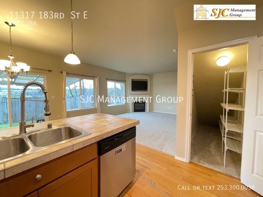 Four bedroom home in South Hill Puyallup for rent property image