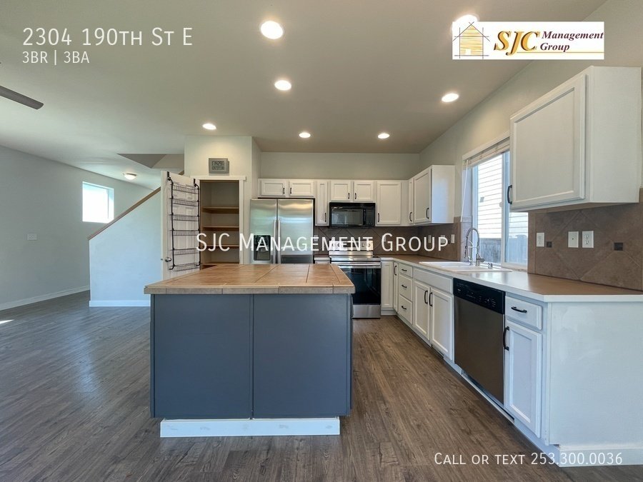 Three bedroom (+bonus room) 2.5 bath South Tacoma property image