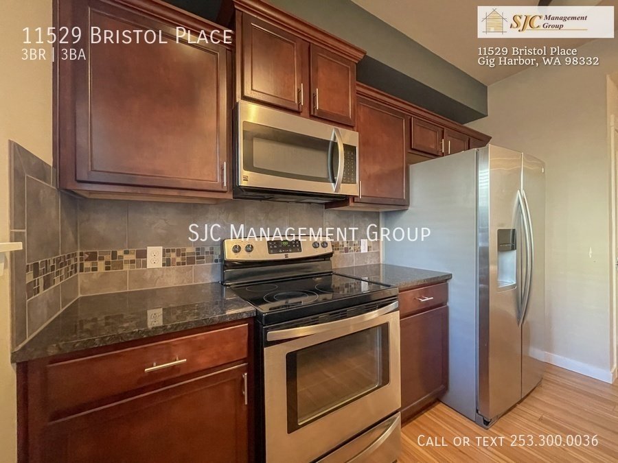 Gorgeous 3 Bedroom Gig Harbor Townhome property image