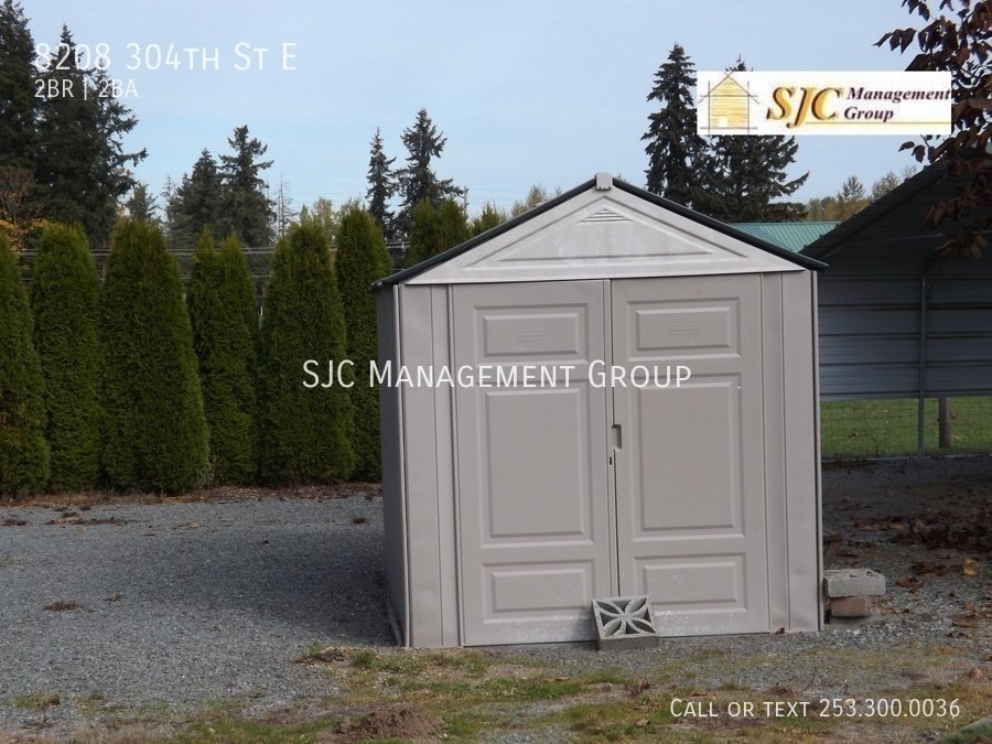 Country living, wide open spaces and a view of Mt Rainier to die for! property image