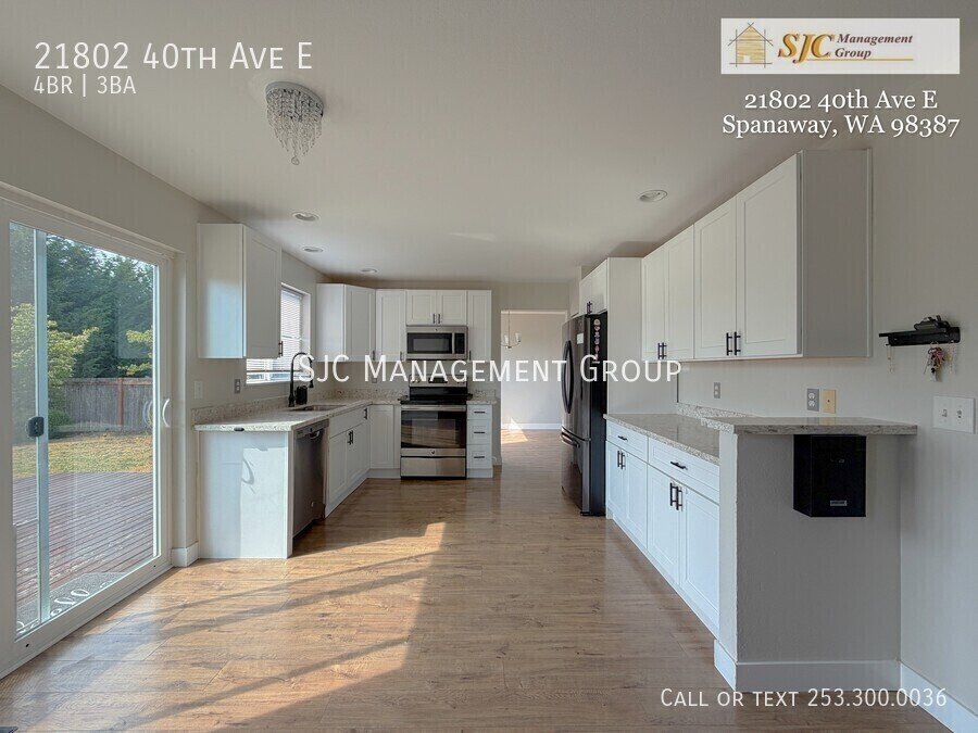 Spacious 4 bedroom Spanaway home, Huge yard property image