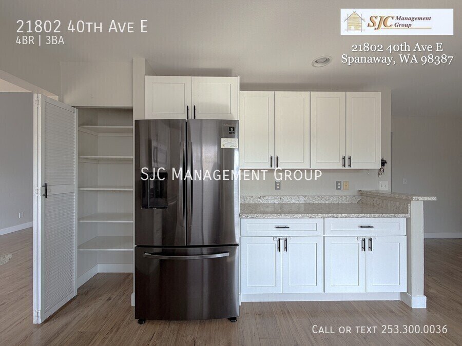Spacious 4 bedroom Spanaway home, Huge yard property image