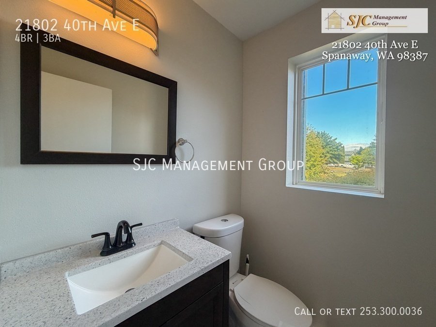 Spacious 4 bedroom Spanaway home, Huge yard property image