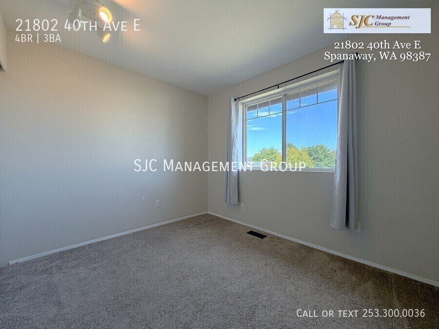 Spacious 4 bedroom Spanaway home, Huge yard property image
