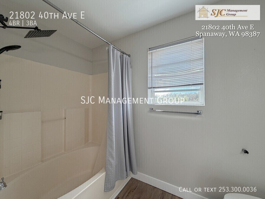 Spacious 4 bedroom Spanaway home, Huge yard property image