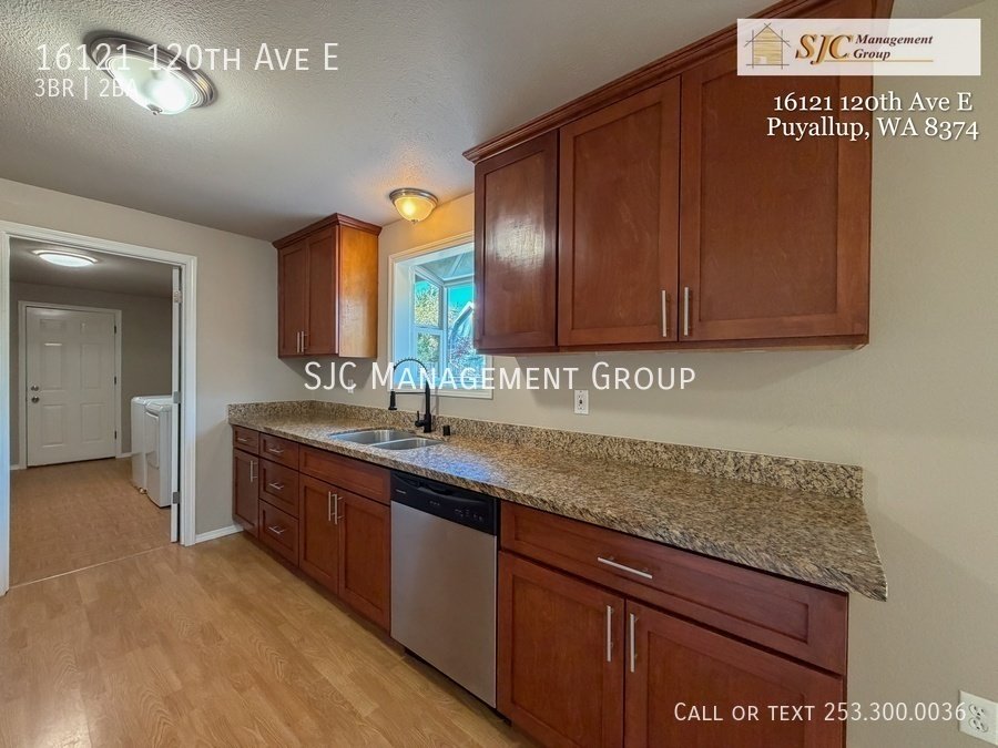 Lovely South Hill Rambler  3 bedrooms, Bonus Room +Huge yard! property image