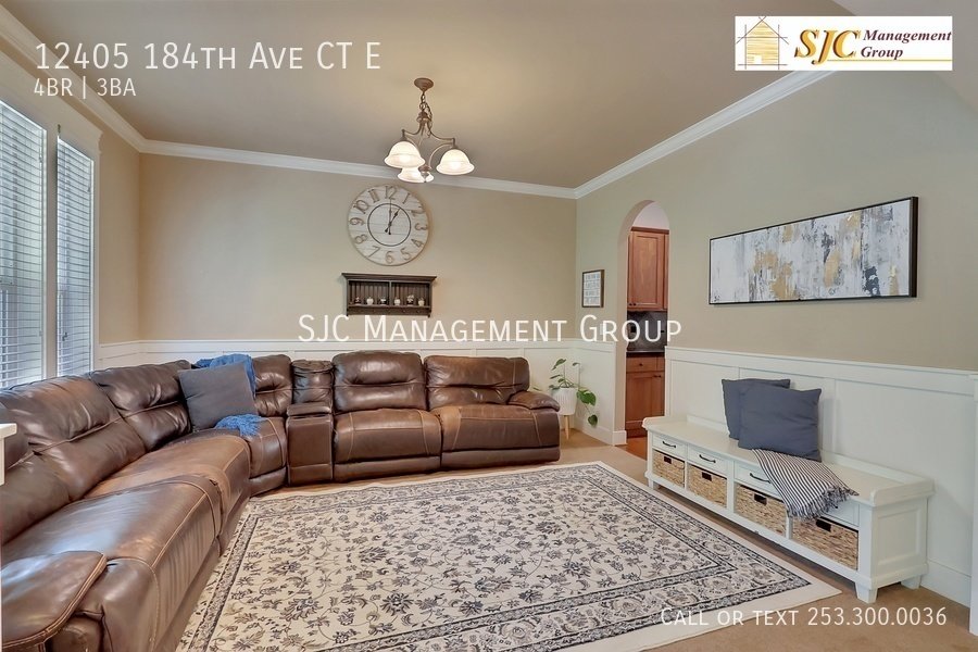 Four Bedroom three bath home for rent in Falling Water Bonney Lake property image