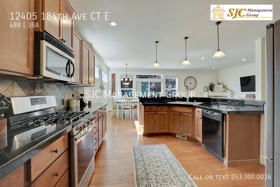 Four Bedroom three bath home for rent in Falling Water Bonney Lake property image