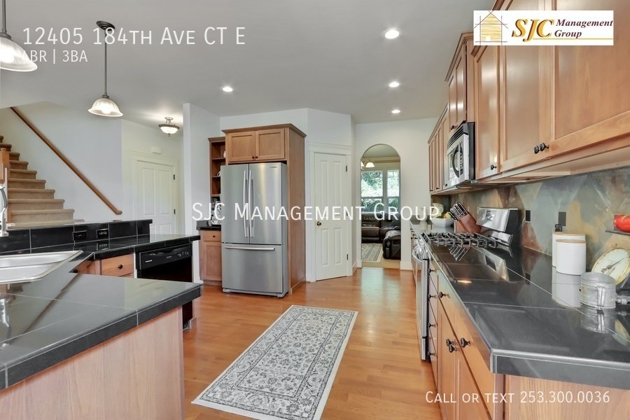 Four Bedroom three bath home for rent in Falling Water Bonney Lake property image