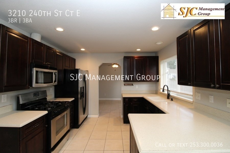 Two Story Home with Large Fenced Yard For Rent In Spanaway property image