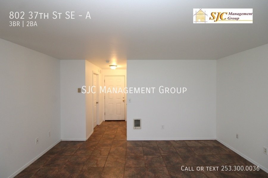 Three bed, one and a half bath town-home for rent in Auburn. property image