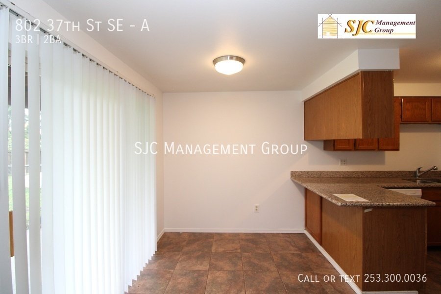 Three bed, one and a half bath town-home for rent in Auburn. property image