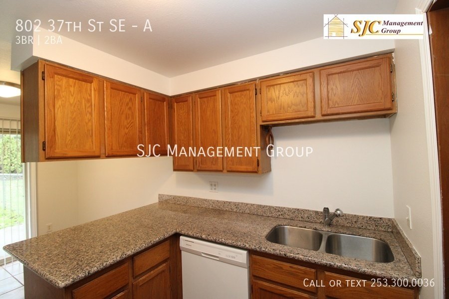 Three bed, one and a half bath town-home for rent in Auburn. property image