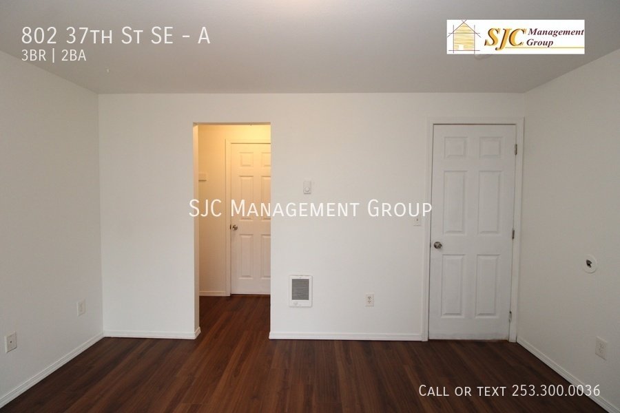 Three bed, one and a half bath town-home for rent in Auburn. property image