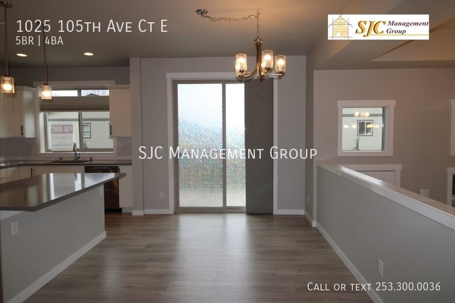 Five Bedroom 3.5 bath Townhome in Edgewood property image